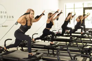 Nový americký hit místo pilates: cvičení, které zeštíhlí za patnáct minut